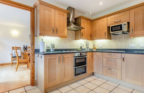 Stronmilchan Cottage | Comfortable 5-Bedroom Retreat in Dalmally by Lake