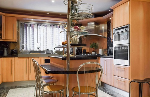 West Bridgford Cottage | 5 bedroom accommodation in Gamston, near Nottingham