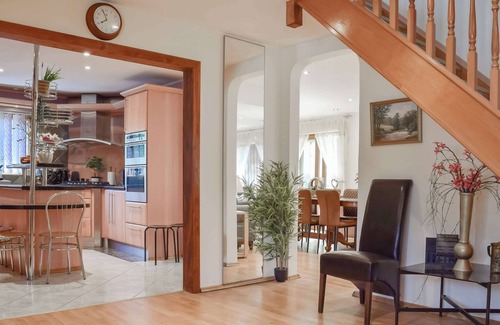 West Bridgford Cottage | 5 bedroom accommodation in Gamston, near Nottingham