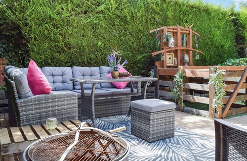 West Bridgford Cottage | 5 bedroom accommodation in Gamston, near Nottingham