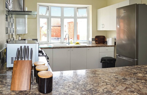 Skegness Cottage | Spacious 5 Bedroom Retreat in Skegness with Ocean Views