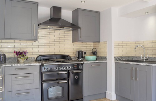 Wimborne Cottage | Ideal 5-Bedroom Accommodation in Wimborne with Breakfast