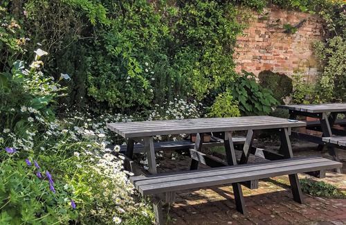 Wimborne Cottage | Ideal 5-Bedroom Accommodation in Wimborne with Breakfast