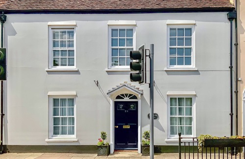 Wimborne Cottage | Ideal 5-Bedroom Accommodation in Wimborne with Breakfast