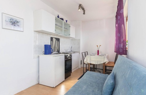 Nedescina House | Relaxing 5 Bedroom Retreat in Nedescina with Pool and Spa