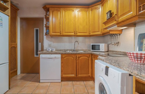 Barrio de la Vega House | Spacious 5 Bedroom Getaway in Monachil with Private Pool