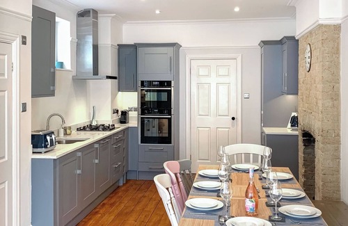 Westbrook Cottage | Spacious 5-Bedroom Retreat with Ocean Views in Westbrook