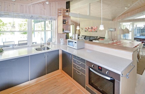 Grena Strand House | Elegant 5 Bedroom Accommodation with Oceanfront Views