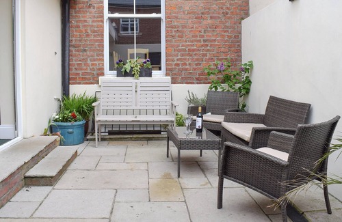 Whitby Cottage | Elegant Victorian Retreat with Ocean View and Private Parking
