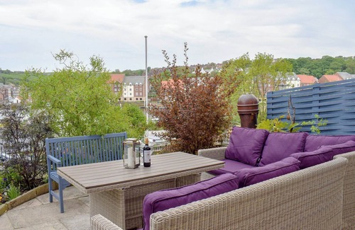 Whitby Cottage | Elegant Victorian Retreat with Ocean View and Private Parking