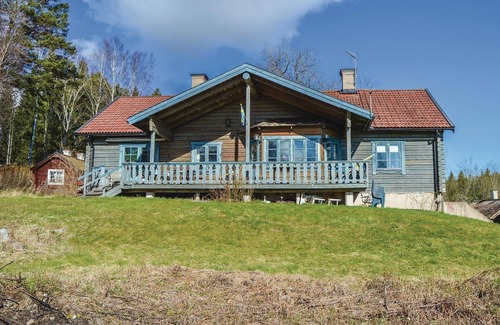 Rimbo House | Inviting 5 Bedroom Retreat with Spa and Lake Views in Rö