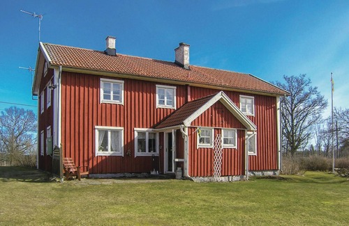 Lidhult House | Comfortable 5-Bedroom Retreat in Lidhult with Spa & Lake View
