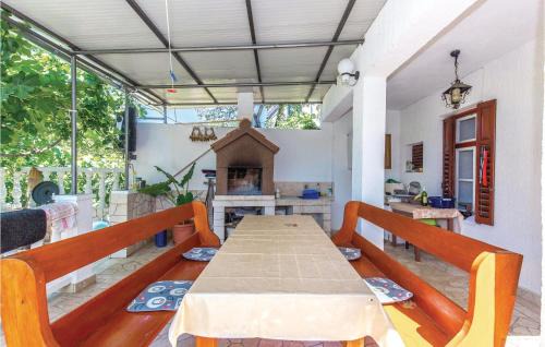 Klenovica House | Ideal 5 Bedroom Home in Klenovica - Pet & Child Friendly