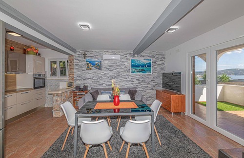 Drvenik Mali House | Relaxing Oceanfront Getaway on Drvenik Mali Island