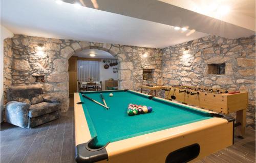 Sveti Vid Dobrinjski House | Family-Friendly 5 Bedroom Home with Pool in Dobrinj