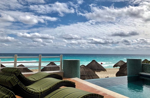 Zona Hotelera Villa | 5 Bedroom Beachfront Villa