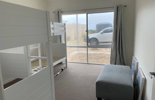 Warrenben House | New 5-Bedroom Beachside House with Ocean Views in Marion Bay