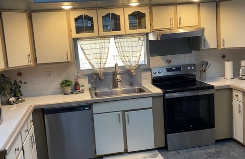 Berthoud House | Inviting 4 Bedroom Casa with Game Nights & Pet-Friendly Fun