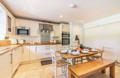 Longborough Cottage | Ideal 5-Bedroom Cotswold Cottage with Beautiful Garden
