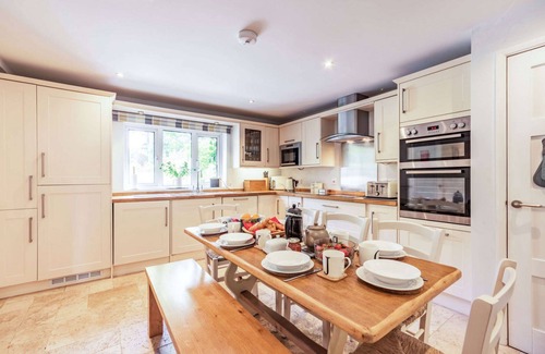 Longborough Cottage | Ideal 5-Bedroom Cotswold Cottage with Beautiful Garden