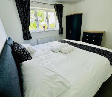Grimsby Villa | Family-Friendly 5-Bedroom Cottage in New Waltham, Grimsby