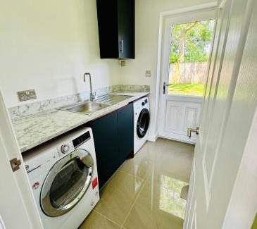 Grimsby Villa | Family-Friendly 5-Bedroom Cottage in New Waltham, Grimsby