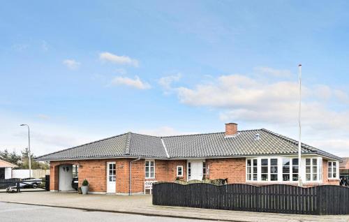 Thyboron House | Charming 5 Bedroom Home in Thyborn - Pet Friendly Oasis