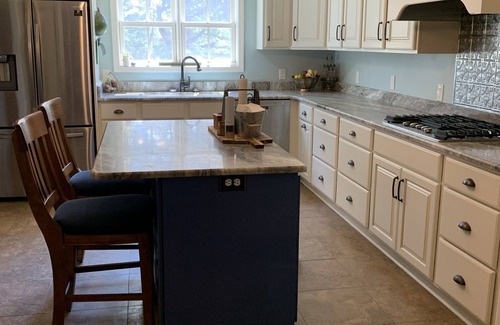 Water Valley House | Chic 5 Bedroom Farmhouse Near Downtown Oxford, Pet Friendly
