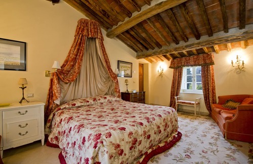 Vorno Other | Explore a 5 Bedroom Farmhouse with Private Garden & Pool