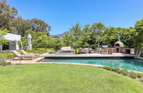 Tokai House | 5-Bedroom Forest Getaway with Jacuzzi & Views