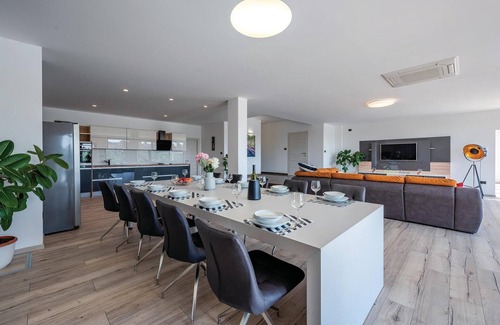 Orbanici House | Guest Rated: 10/10 Vacation Home with Pool & Pet Friendly