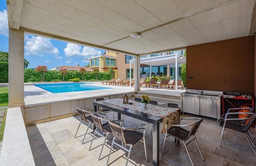 Orbanici House | Guest Rated: 10/10 Vacation Home with Pool & Pet Friendly