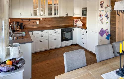 Oyer House | Exceptional 5 Bedroom Home in Sjusjen with Hot Tub