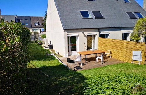 Chatillon-sur-Marne House | Perfect Retreat: 5-Bedroom House with Jacuzzi in Champagne