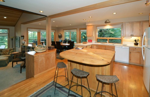 Black Butte Ranch House | Experience Black Butte Ranch: 5 Bedroom Retreat with Amenities