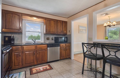 Eastward Look House | Family-Friendly 5 Bedroom Home Near Scarborough Beach