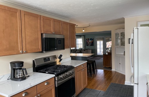 South Bend House | Exceptional 5 Bedroom Home Near Notre Dame with Breakfast