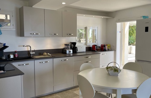 Pietrosella Condo | Cozy 5-Bedroom Retreat with Ocean View and Spa Access