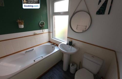 Headingley House | 5 Bedroom House By Homebird Property Management Short Lets & Serviced Accommodation Leeds With Free Parking & Garden