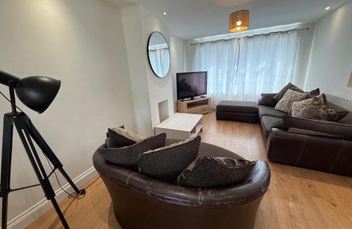 London Borough of Bromley House | Family-Friendly 5 Bedroom House in Orpington - Rated 8/10