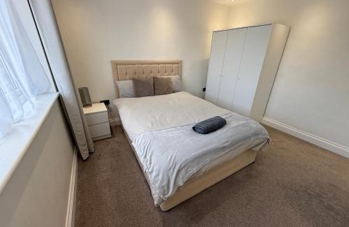 London Borough of Bromley House | Family-Friendly 5 Bedroom House in Orpington - Rated 8/10