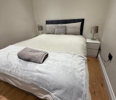 London Borough of Bromley House | Family-Friendly 5 Bedroom House in Orpington - Rated 8/10
