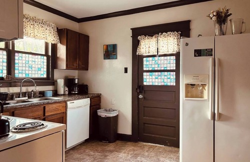 Bloomington House | Spacious 5-Bedroom Retreat Near Downtown with Great Amenities