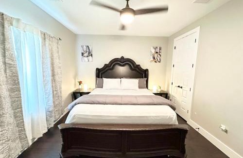Del Valle House | 5 bedroom house near COTA, AUS