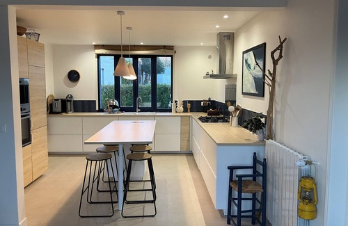 Wissant House | Beautiful 4 Bedroom Retreat with Garden, Near Beach & Center