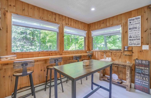 Coboconk Cottage | 5 Bedroom Kawartha Lakes Cottage - lake and mini beach access!