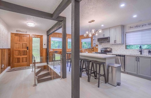 Coboconk Cottage | 5 Bedroom Kawartha Lakes Cottage - lake and mini beach access!
