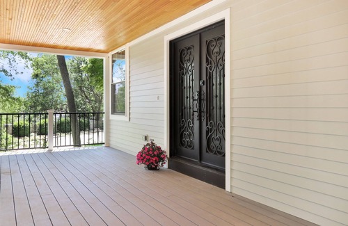 Antioch House | Lake Life Retreat: Panoramic Views & Family-Friendly Comfort