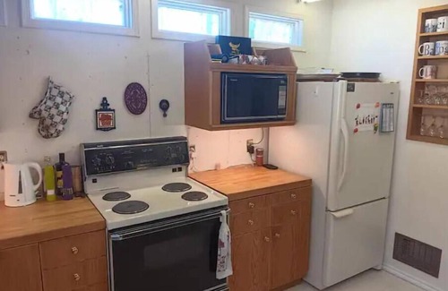 Division No. 11 House | Escape to a Lakefront Cabin at Pigeon Lake near Edmonton