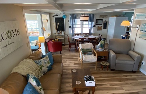 Jackson House | Beautiful Lakefront Home for Relaxing and Entertaining